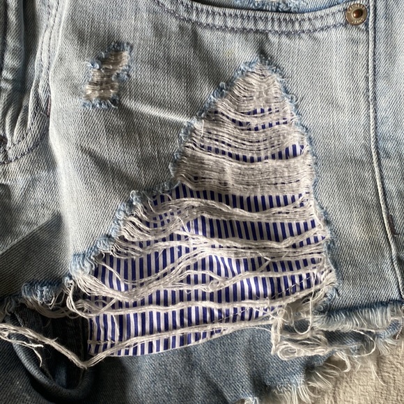 Express Mid Rise Jean Short - Picture 3 of 6